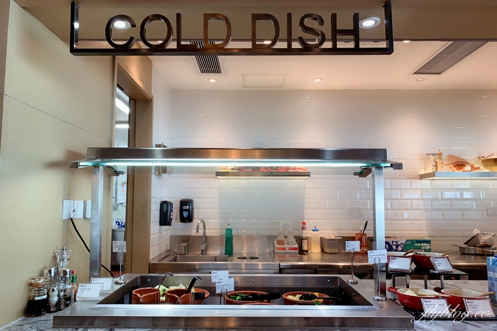 澳門路氹｜環亞機場貴賓室 Plaza Premium Lounge．澳門機場貴賓室，使用方式及餐點分享 @飛天璇的口袋