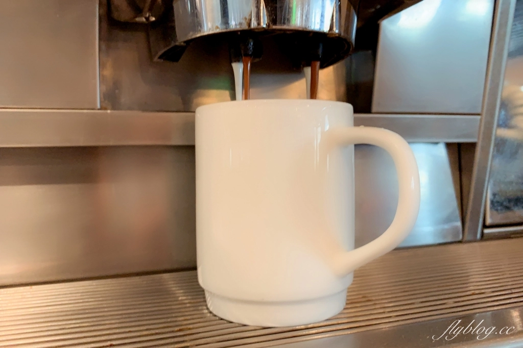 澳門路氹｜環亞機場貴賓室 Plaza Premium Lounge．澳門機場貴賓室，使用方式及餐點分享 @飛天璇的口袋