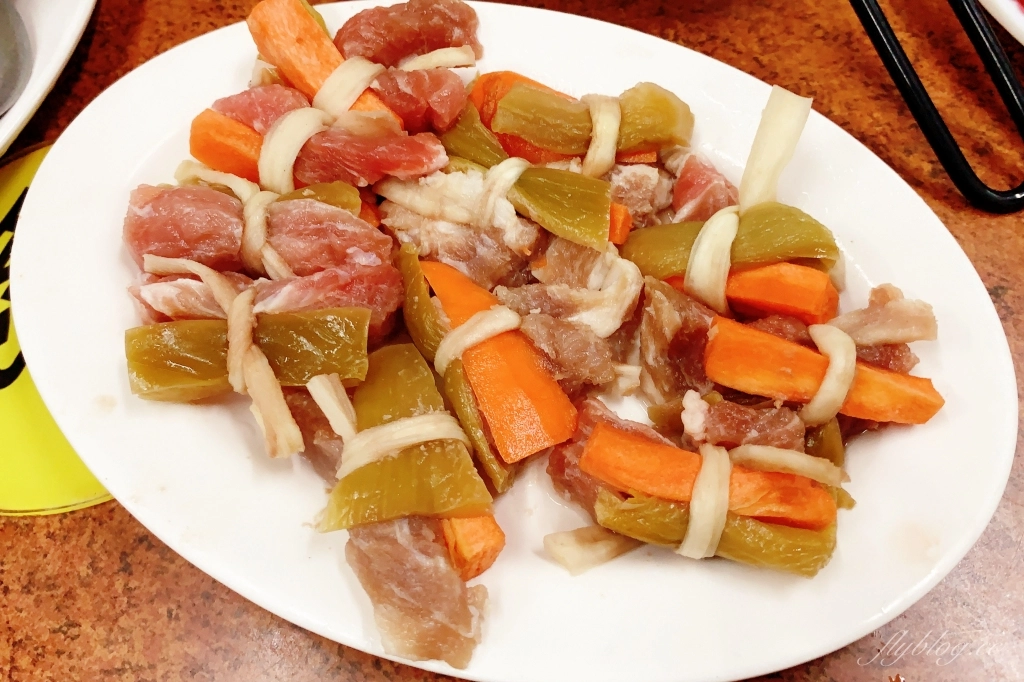 台中中區｜台灣陳沙茶火鍋．電子街的隱藏版美食．很像在香港吃大排檔的感覺 @飛天璇的口袋