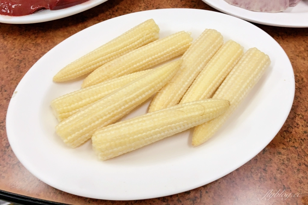 台中中區｜台灣陳沙茶火鍋．電子街的隱藏版美食．很像在香港吃大排檔的感覺 @飛天璇的口袋