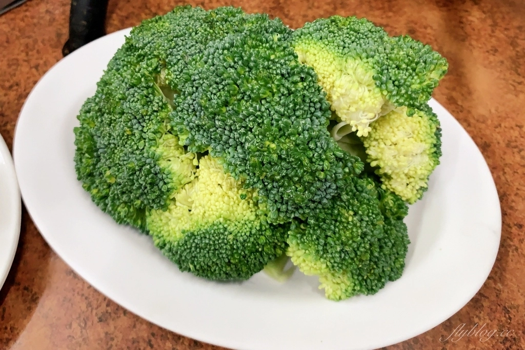 台中中區｜台灣陳沙茶火鍋．電子街的隱藏版美食．很像在香港吃大排檔的感覺 @飛天璇的口袋