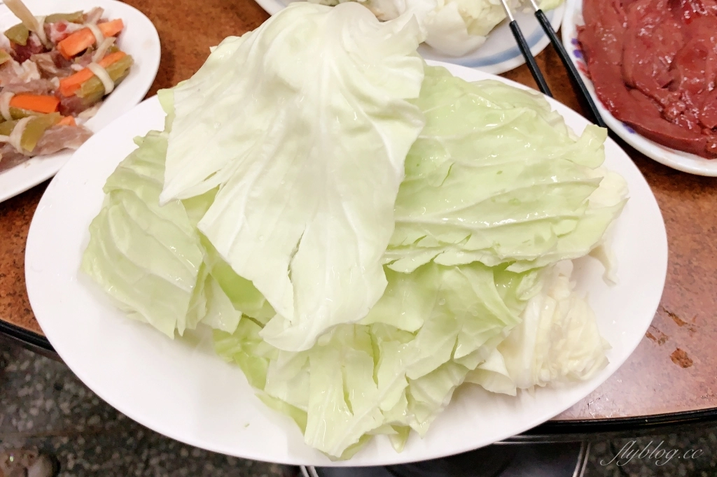 台中中區｜台灣陳沙茶火鍋．電子街的隱藏版美食．很像在香港吃大排檔的感覺 @飛天璇的口袋