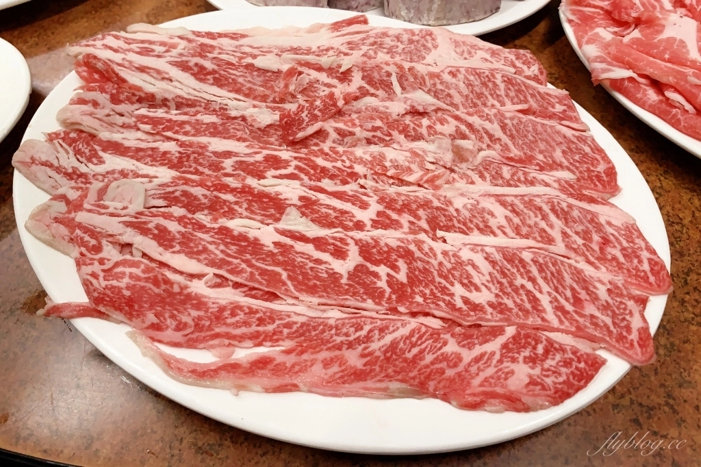 台中中區｜台灣陳沙茶火鍋．電子街的隱藏版美食．很像在香港吃大排檔的感覺 @飛天璇的口袋