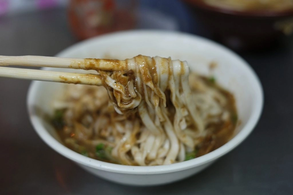 【台中中區】柳川素食麵,第二市場人氣嗆嗆滾的素食麵攤,晚上才有營業,便宜好吃CP值也高 @飛天璇的口袋 【台中中區】柳川素食麵,第二市場人氣嗆嗆滾的素食麵攤,晚上才有營業,便宜好吃CP值也高 @飛天璇的口袋