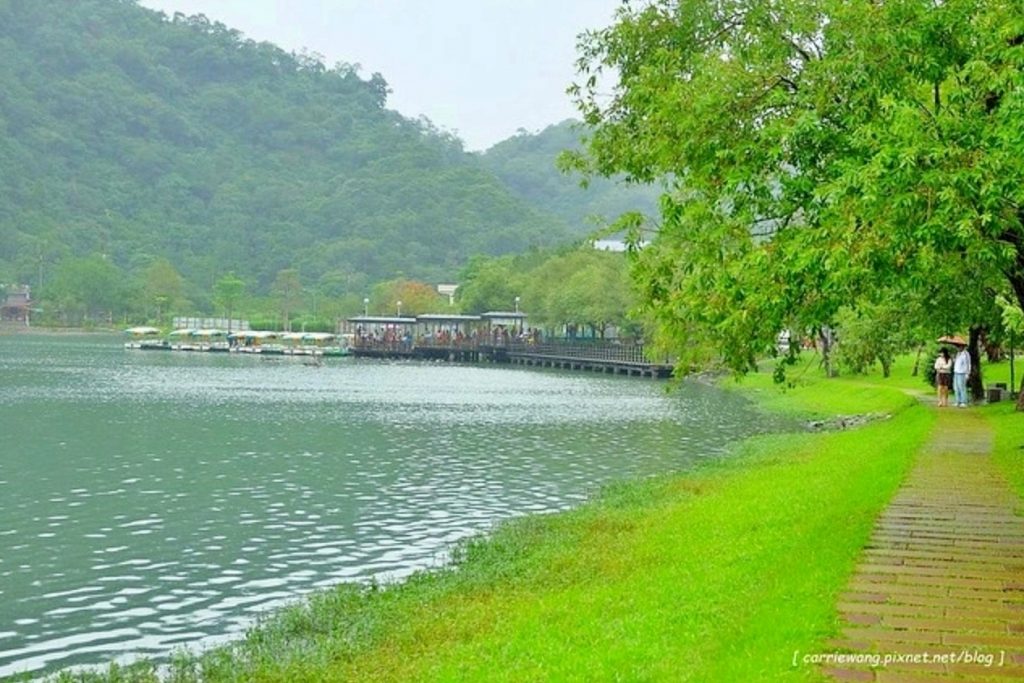 梅花湖風景區｜坐擁湖光美景，可以坐船遊湖也可以騎腳踏車環湖 @飛天璇的口袋