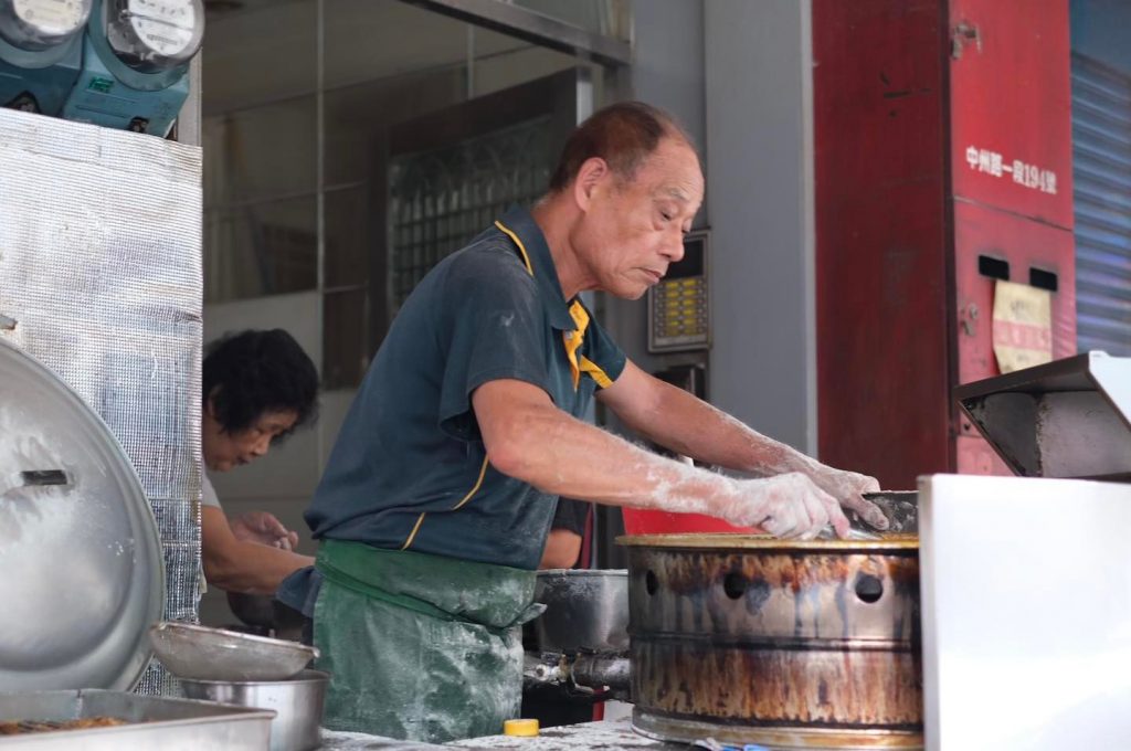 彰化田中｜田中一口水煎包．假日大排長龍，營業超過20個年頭的銅板美食 @飛天璇的口袋
