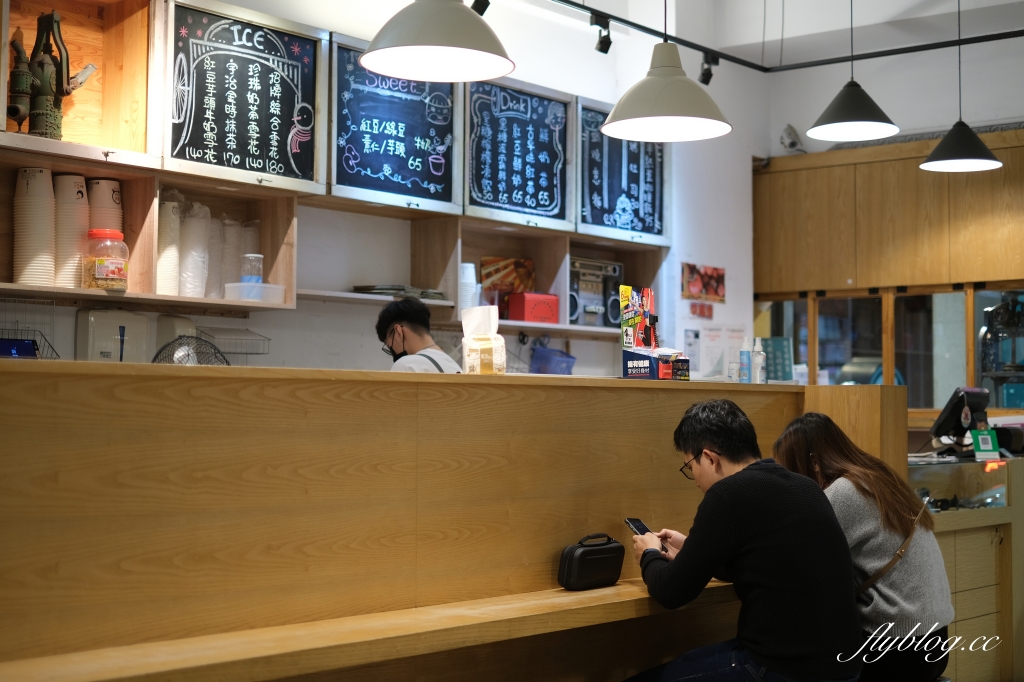 台中北屯｜剛好冰果室．台中復古風味冰果室，季節限定隱藏版草莓冰芒果冰 @飛天璇的口袋