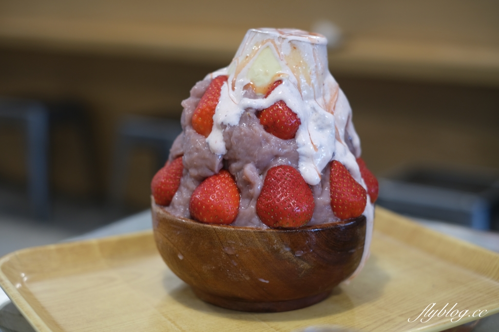 台中北屯｜剛好冰果室．台中復古風味冰果室，季節限定隱藏版草莓冰芒果冰 @飛天璇的口袋