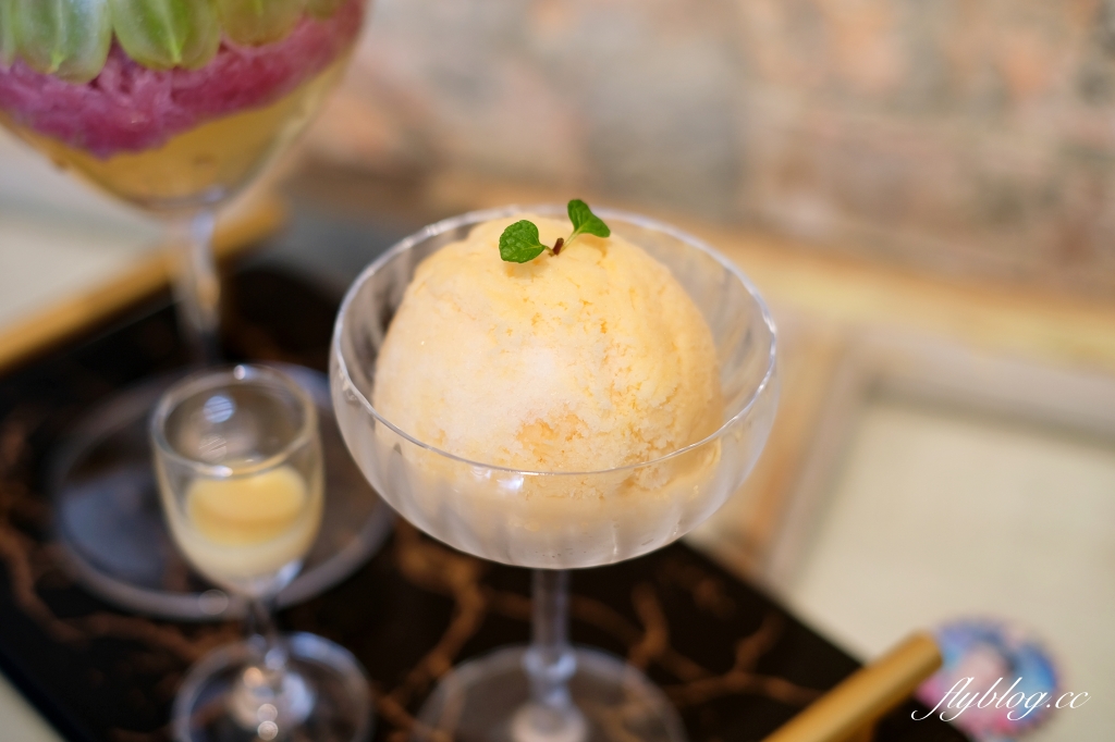 台中北屯｜剛好冰果室．台中復古風味冰果室，季節限定隱藏版草莓冰芒果冰 @飛天璇的口袋