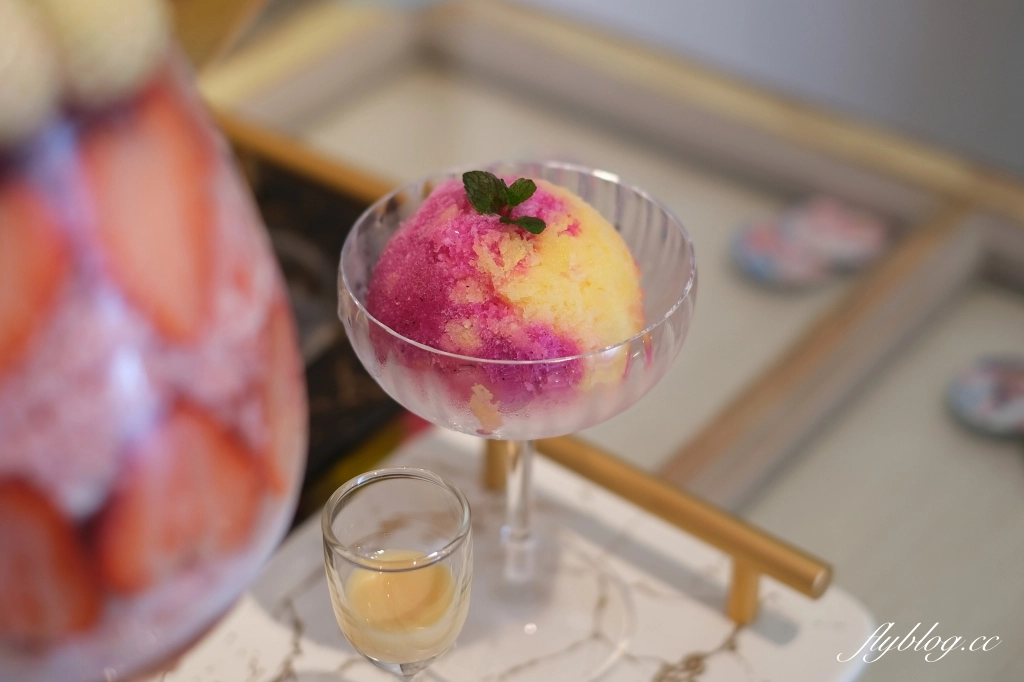 台中北屯｜剛好冰果室．台中復古風味冰果室，季節限定隱藏版草莓冰芒果冰 @飛天璇的口袋