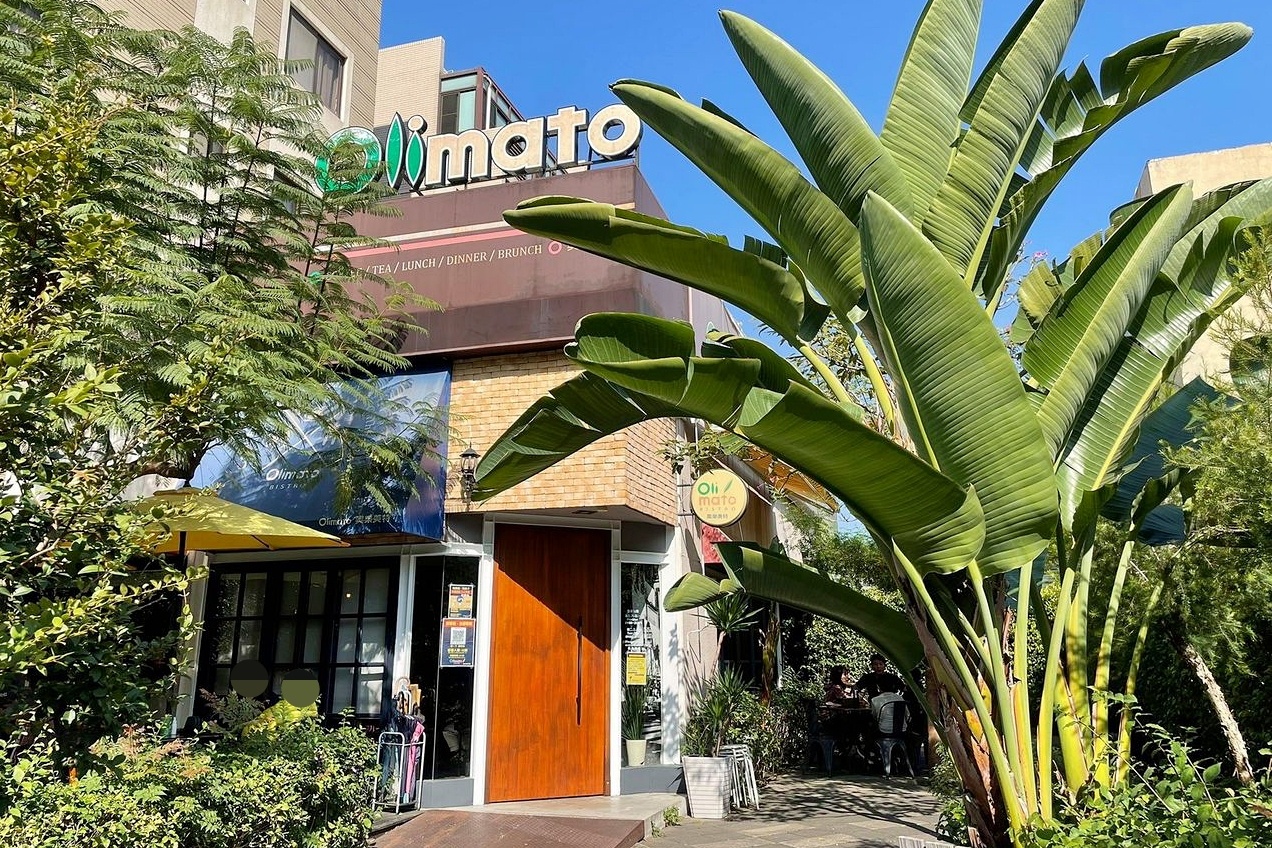 台中北屯｜奧樂美特．舒服又充滿綠意的用餐空間，11期優質美式餐廳推薦 @飛天璇的口袋