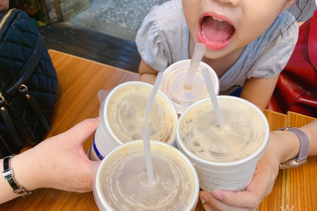 雙江茶行｜台中超古早味泡沫紅茶店，檸檬紅茶個人心中台中第一 @飛天璇的口袋