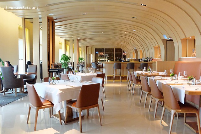 極炙牛排館｜台中米其林餐盤推薦，日月千禧酒店頂樓餐廳，坐擁七期絕佳美景 @飛天璇的口袋