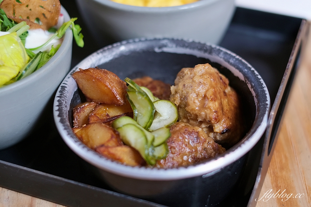 台中北屯｜憲賣咖啡熱河店，充滿現代感的舒適環境，樓中樓的挑高設計空間 @飛天璇的口袋