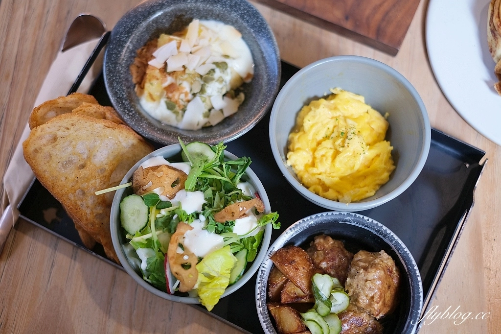 台中北屯｜憲賣咖啡熱河店，充滿現代感的舒適環境，樓中樓的挑高設計空間 @飛天璇的口袋