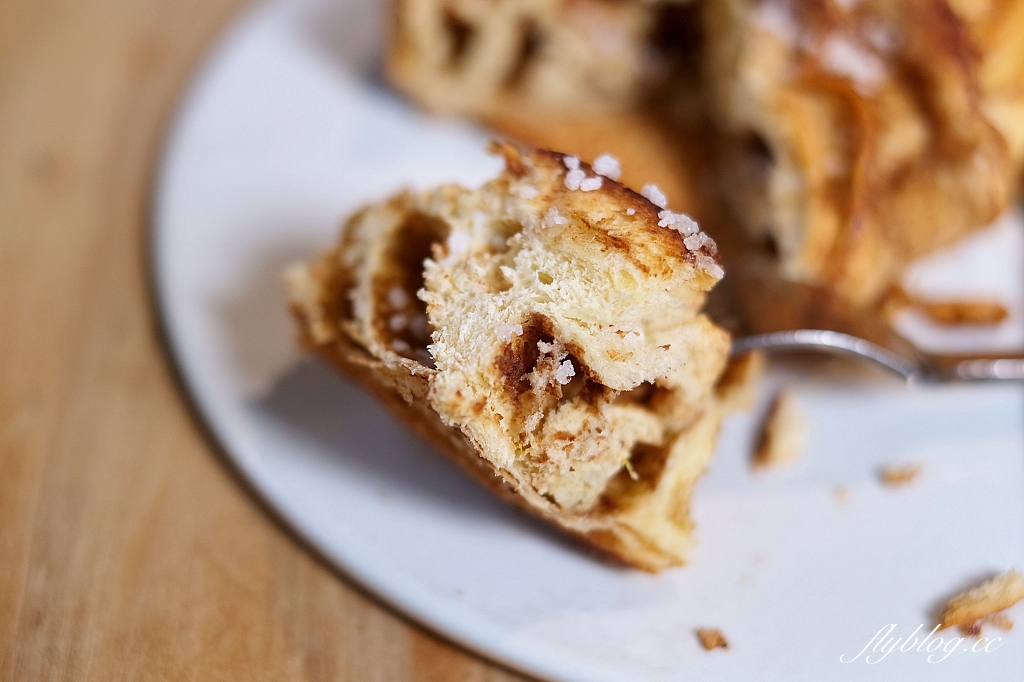 台中北屯｜憲賣咖啡熱河店，充滿現代感的舒適環境，樓中樓的挑高設計空間 @飛天璇的口袋