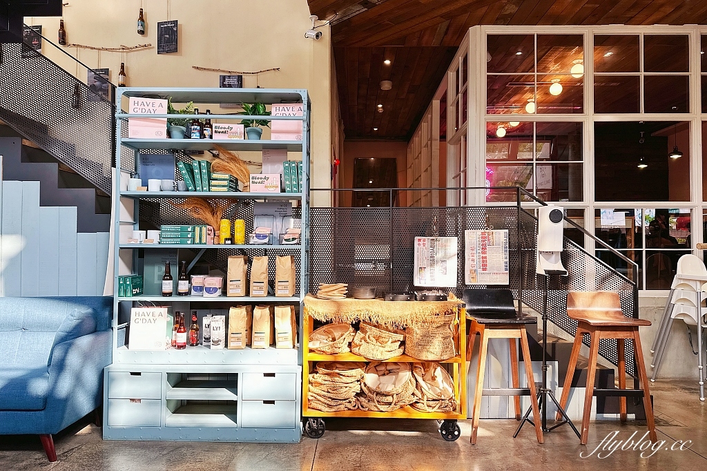 台中北屯｜憲賣咖啡熱河店，充滿現代感的舒適環境，樓中樓的挑高設計空間 @飛天璇的口袋