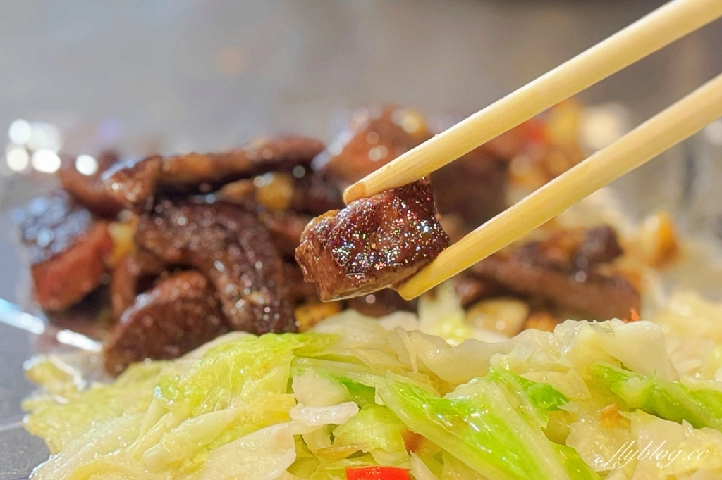 台中北屯｜嘉賓平價鐵板燒．還沒營業就在排隊，水湳大連路鐵板燒傳奇 @飛天璇的口袋