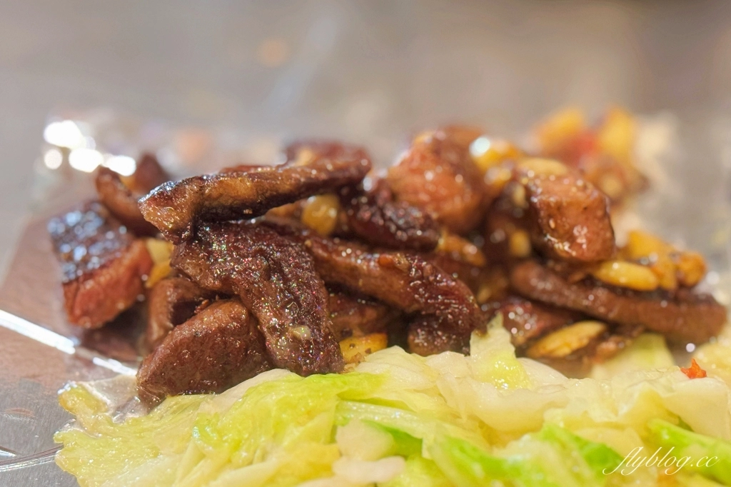 台中北屯｜嘉賓平價鐵板燒．還沒營業就在排隊，水湳大連路鐵板燒傳奇 @飛天璇的口袋