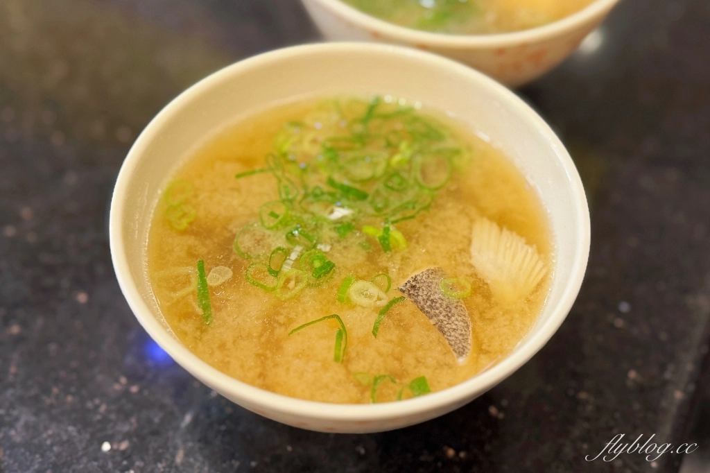 台中北屯｜嘉賓平價鐵板燒．還沒營業就在排隊，水湳大連路鐵板燒傳奇 @飛天璇的口袋