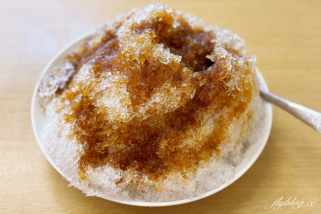 台中南屯｜黃家黑砂糖剉冰，料多味美的超人氣剉冰店，食尚玩家和蘋果日報採訪報導 @飛天璇的口袋