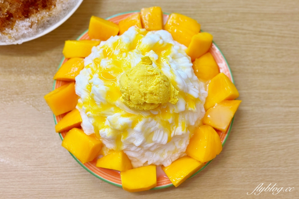 台中南屯｜黃家黑砂糖剉冰，料多味美的超人氣剉冰店，食尚玩家和蘋果日報採訪報導 @飛天璇的口袋