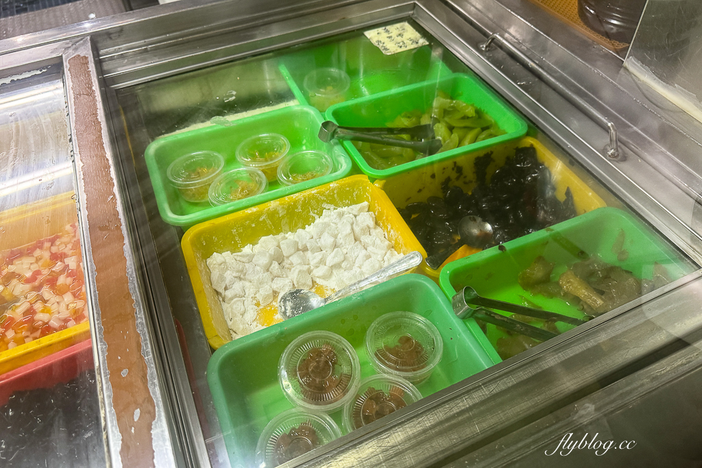 台中西屯｜清豐冰菓室．水湳市場30年的冰店，料多味美選擇性多 @飛天璇的口袋