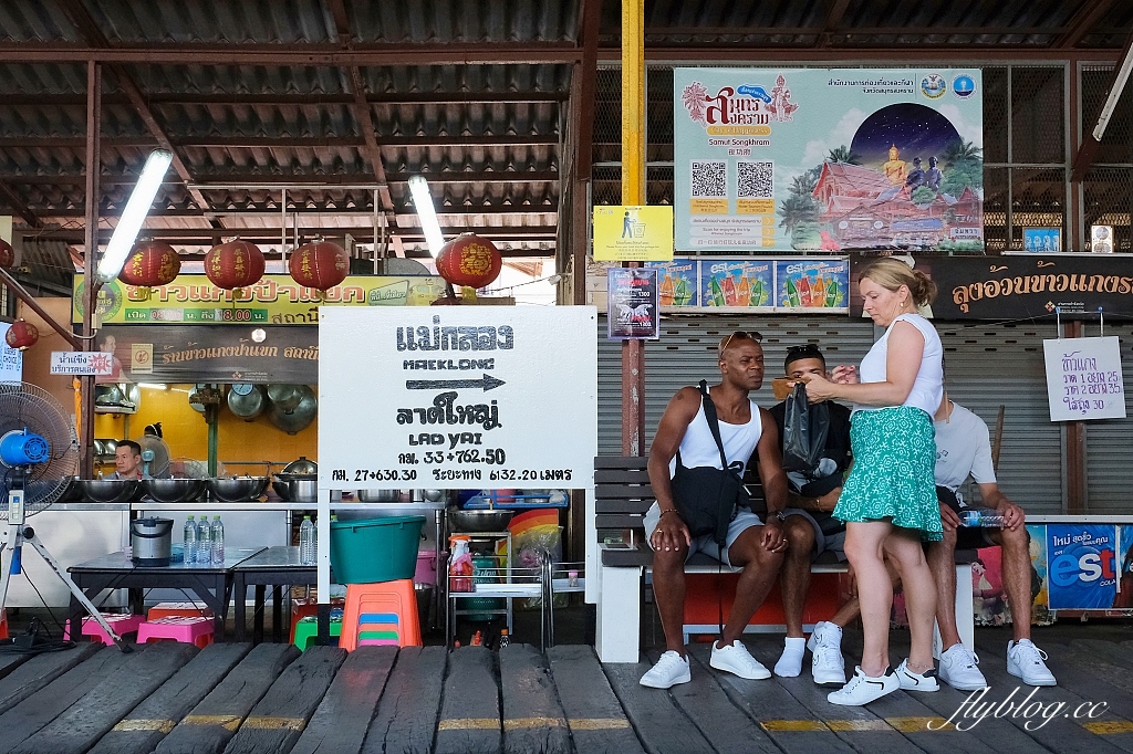 泰國曼谷｜美功鐵道市場 Maeklong．曼谷近郊一日遊必訪景點，火車經過攤販特殊求生之道 @飛天璇的口袋