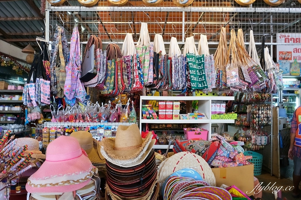 泰國曼谷｜美功鐵道市場 Maeklong．曼谷近郊一日遊必訪景點，火車經過攤販特殊求生之道 @飛天璇的口袋