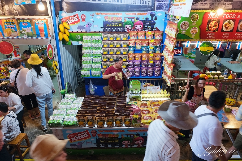 泰國曼谷｜美功鐵道市場 Maeklong．曼谷近郊一日遊必訪景點，火車經過攤販特殊求生之道 @飛天璇的口袋