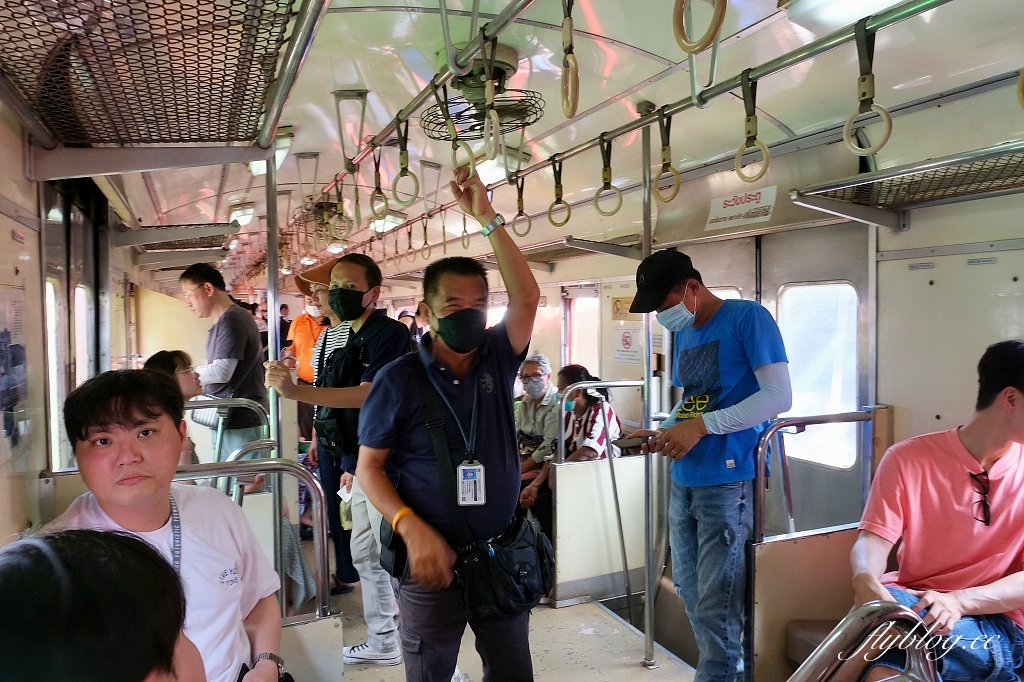 泰國曼谷｜美功鐵道市場 Maeklong．曼谷近郊一日遊必訪景點，火車經過攤販特殊求生之道 @飛天璇的口袋