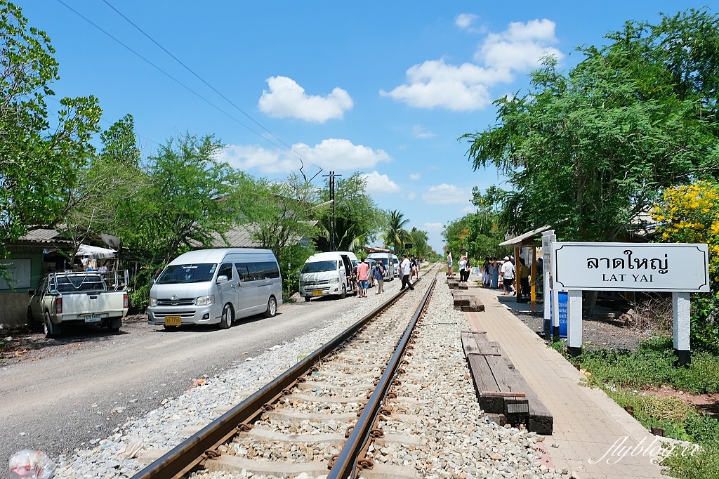 泰國曼谷｜美功鐵道市場 Maeklong．曼谷近郊一日遊必訪景點，火車經過攤販特殊求生之道 @飛天璇的口袋