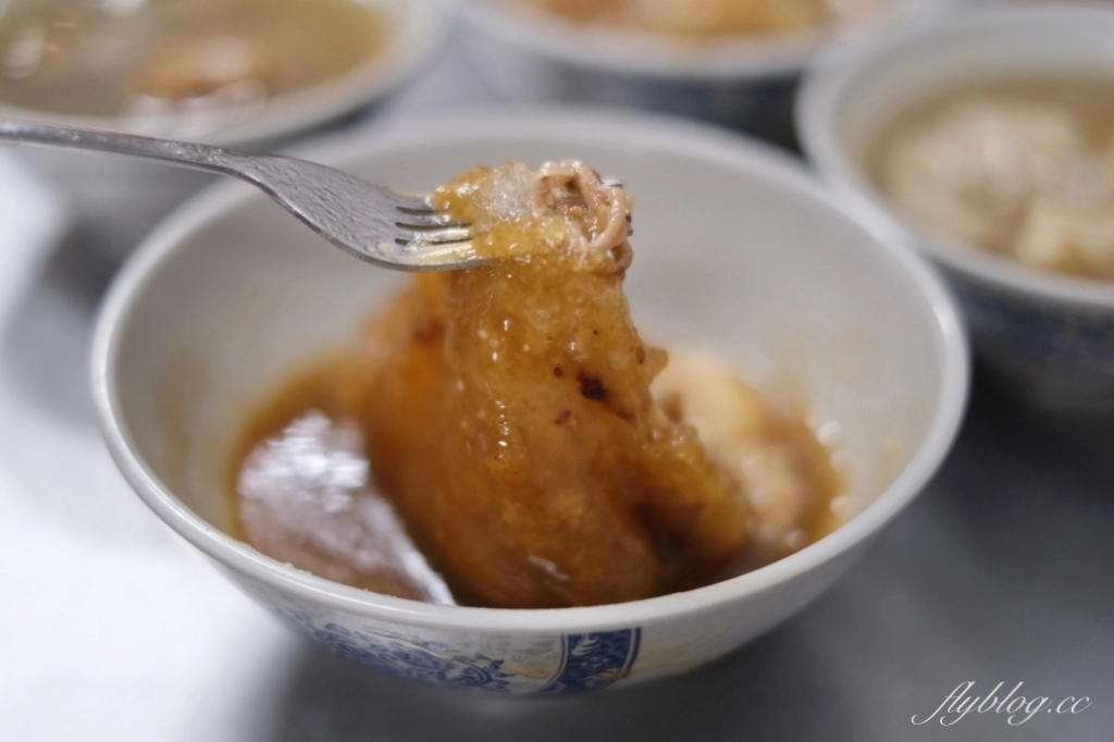彰化美食｜阿三肉圓．彰化肉圓節雙料冠軍，包著干貝的酥皮肉圓 @飛天璇的口袋