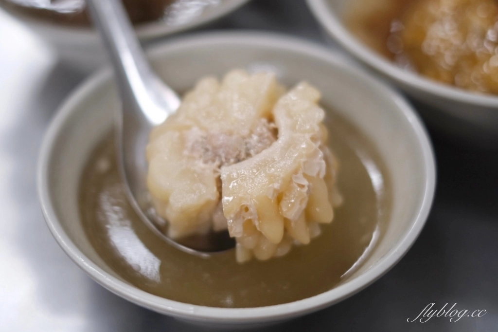 彰化美食｜阿三肉圓．彰化肉圓節雙料冠軍，包著干貝的酥皮肉圓 @飛天璇的口袋