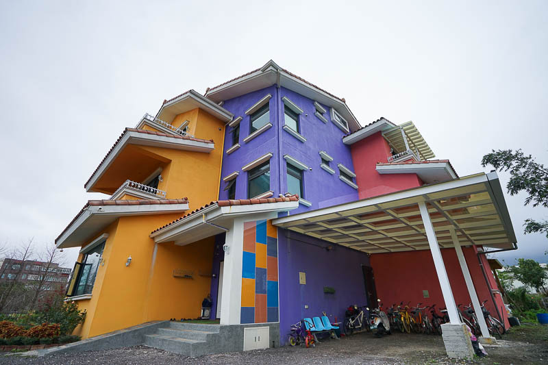 【花蓮民宿】臉都綠了私人會館~穀倉樂園超大溜滑梯、地中海風格好悠閒、國王的密室可遇不可求、星空房日夜美感落差好大 @飛天璇的口袋