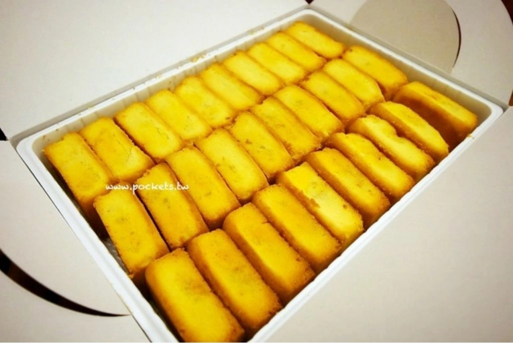 小潘鳳梨酥｜聞名全台的鳳梨酥，好吃順口又便宜，節慶要排隊才買的到哦！ @飛天璇的口袋