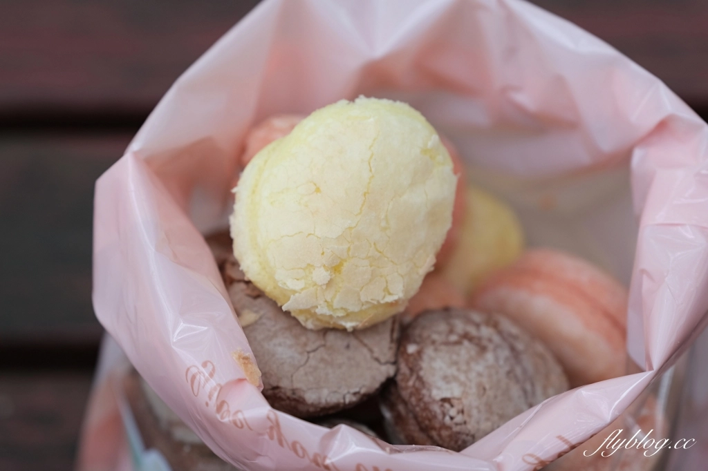 台中南區|榮記餅店.好吃的台式馬卡龍牛粒,隱藏第三市場的老牌糕餅店 @飛天璇的口袋 台中南區|榮記餅店.好吃的台式馬卡龍牛粒,隱藏第三市場的老牌糕餅店 @飛天璇的口袋