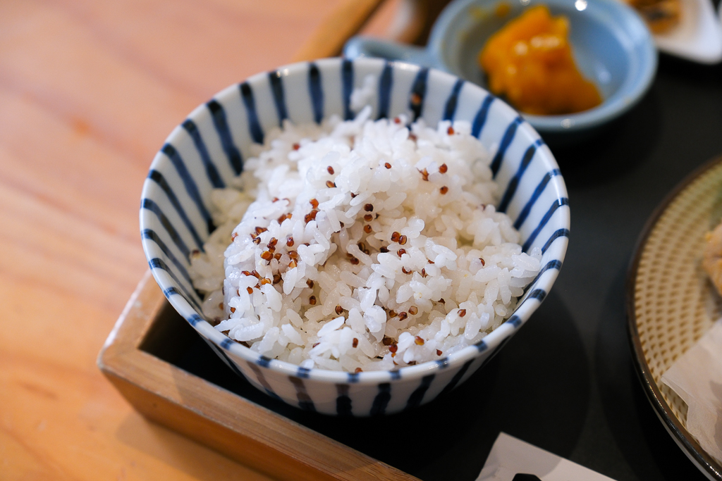 台中西區｜小野食堂．精明商圈日式定食餐廳，根本一秒到日本的感覺 @飛天璇的口袋