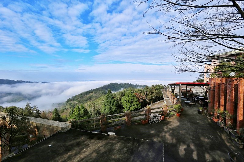 雲洞山莊二館｜三義地區最豪華的雲洞山莊民宿，到中部的阿里山看雲海和星空，享受自家食材好手藝 @飛天璇的口袋