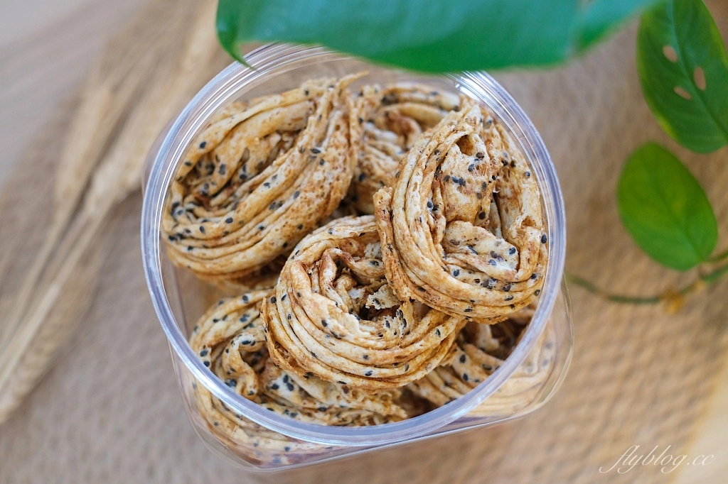 台中新社｜旺來蓁展蛋捲｜曾經一等就是半年的手工蛋餅，看起來毫不起眼卻是一口接一口 @飛天璇的口袋