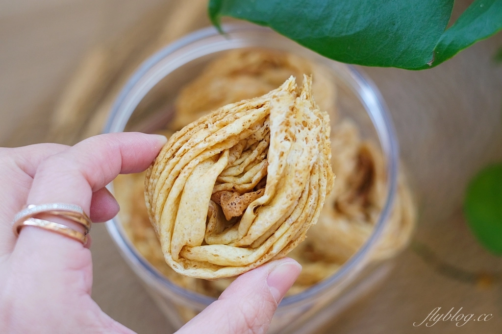 台中新社｜旺來蓁展蛋捲｜曾經一等就是半年的手工蛋餅，看起來毫不起眼卻是一口接一口 @飛天璇的口袋