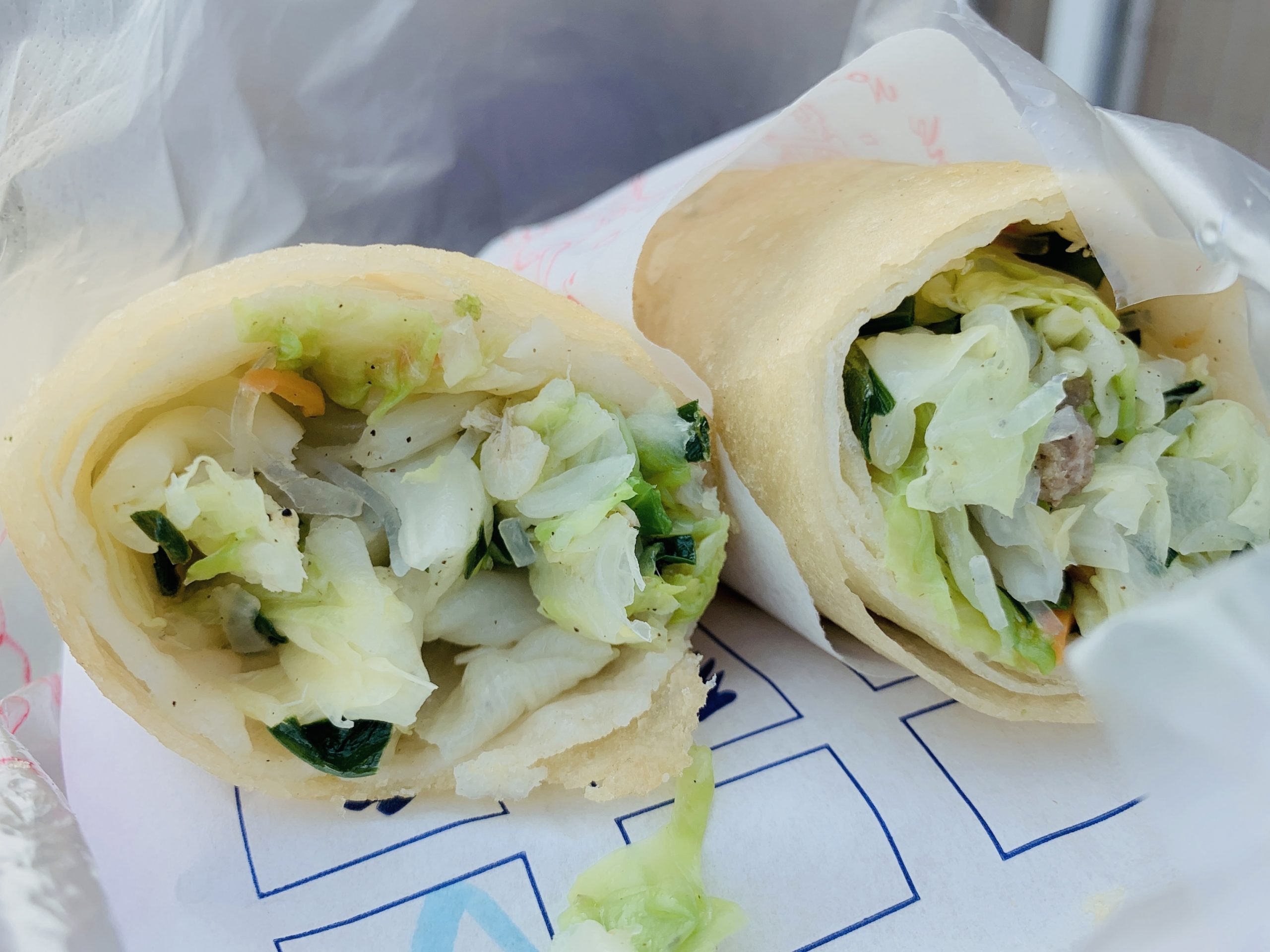 台中后里｜KISS ME春米點心美食．18公分的超長潤餅棺材板，炸看外觀以為是檳榔攤 @飛天璇的口袋