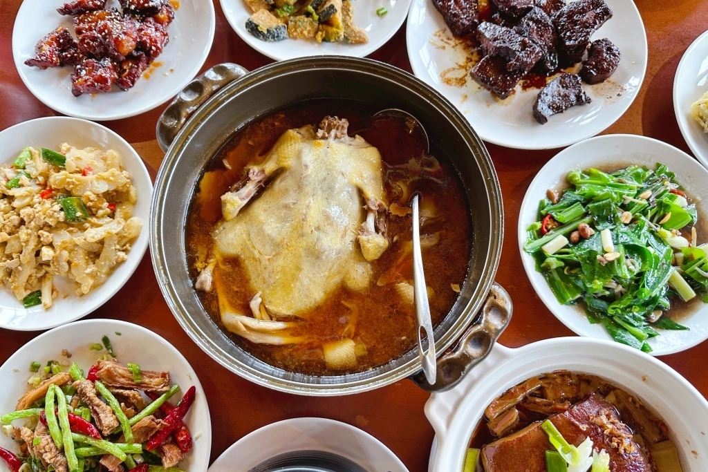 台中石岡｜仙塘跡餐廳，為了燜鴨專程來朝聖，非常隱密生意卻超好的景觀餐廳 @飛天璇的口袋