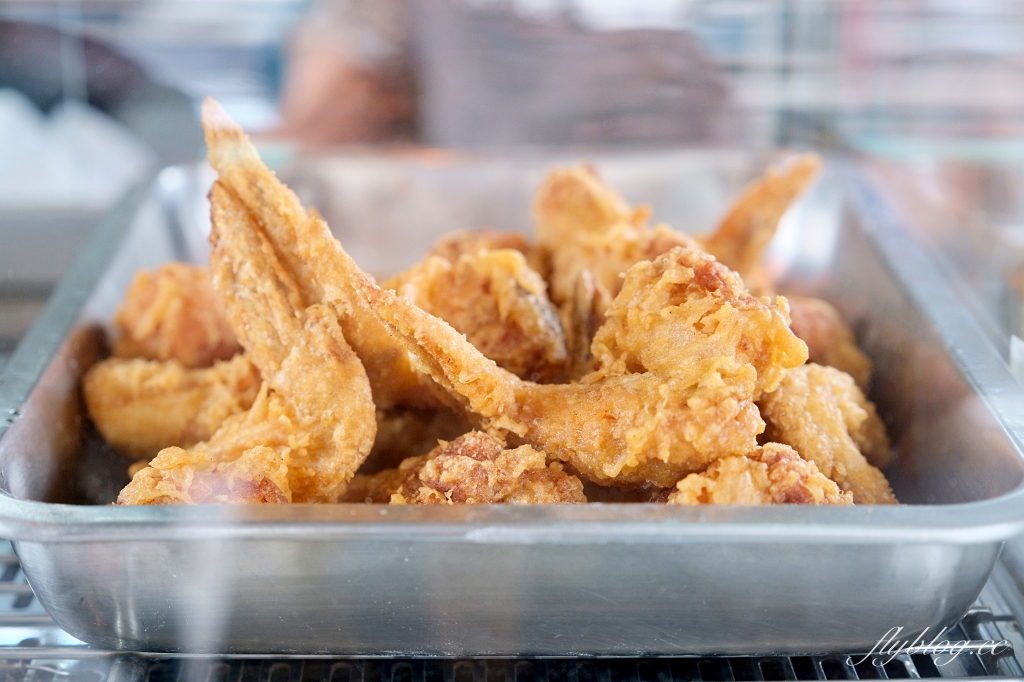 台中新社｜新社特製煎包．還沒出爐就排隊，像棒球一樣大的水煎包 @飛天璇的口袋