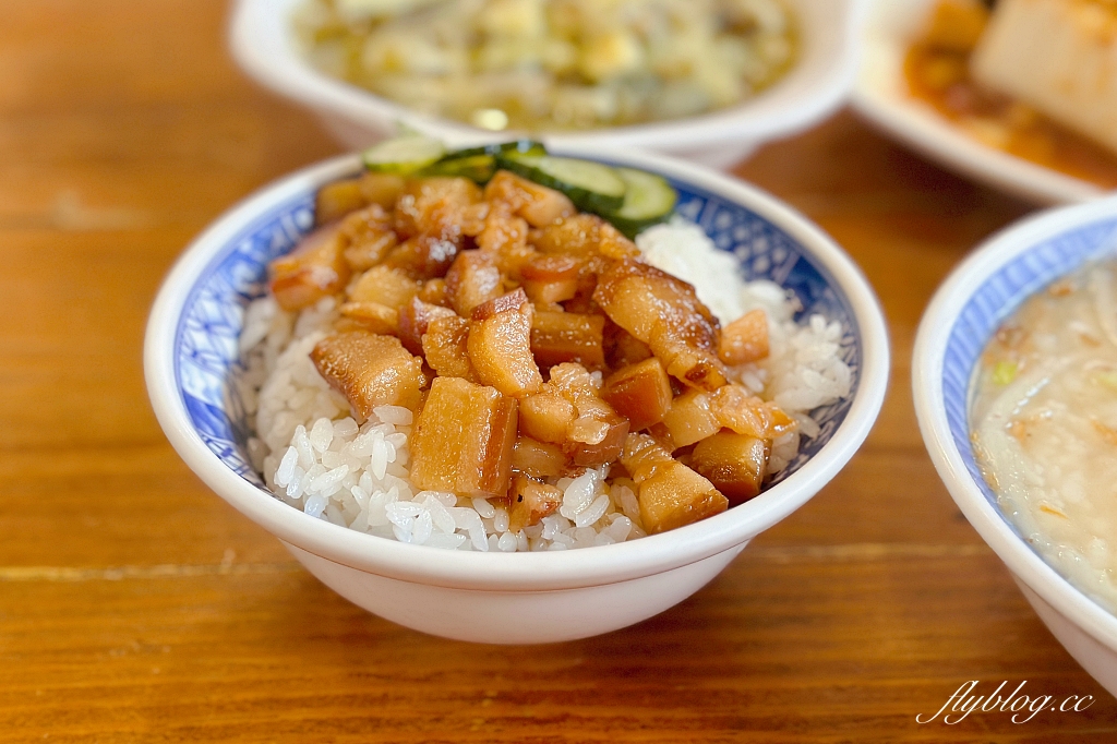 台中南屯｜台客燒肉粥，復刻懷舊農村氛圍的銅板美食，台中米其林必比登推薦 @飛天璇的口袋