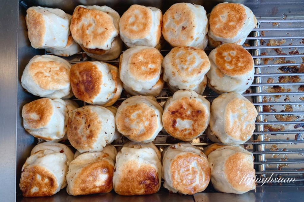 一品香水煎包｜大甲超人氣瓠仔水煎包，假日大排長龍的鎮瀾宮必吃美食 @飛天璇的口袋