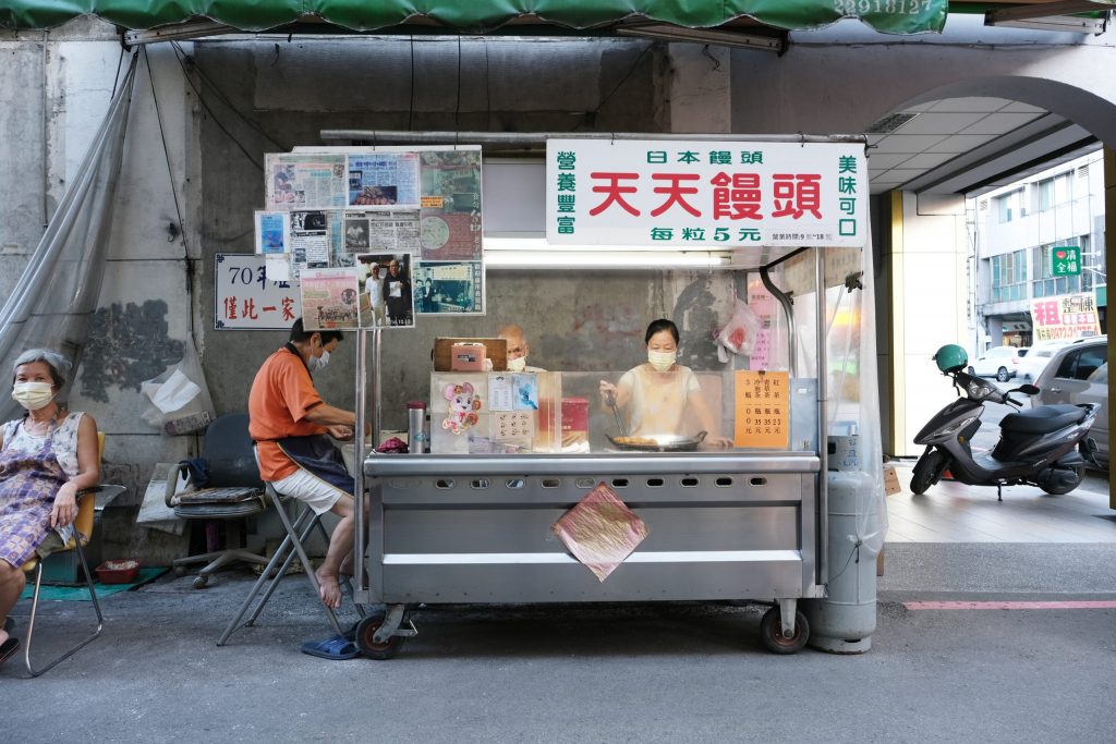 台中中區｜天天饅頭，隱藏第二市場巷弄間，台中在地60年銅板美食 @飛天璇的口袋