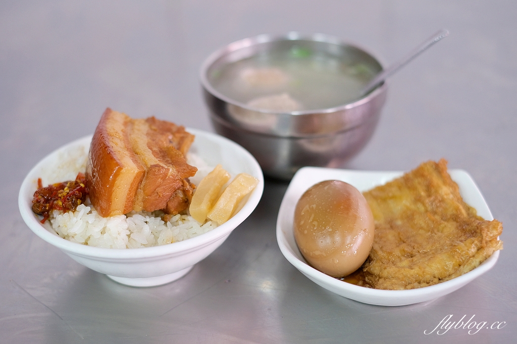 台中中區｜山河魯肉飯，第二市場白天場的魯肉飯，用餐時間請做好排隊準備 @飛天璇的口袋