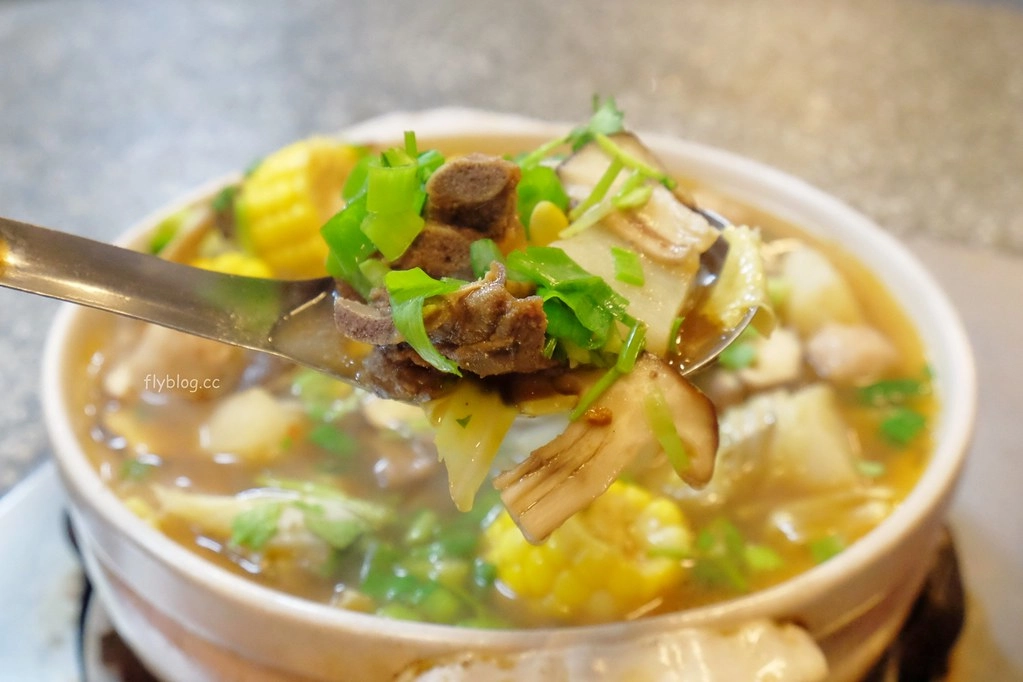 石桌羊肉爐｜在棚子裡面吃羊肉爐，還有很多熱炒可以選擇 @飛天璇的口袋