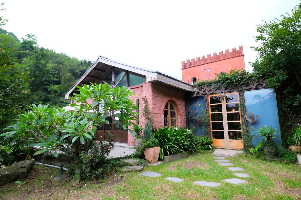 漫步雲端森林廚房｜位於苗栗三義山城的森林城堡，還有大片草原可以遛小孩 @飛天璇的口袋